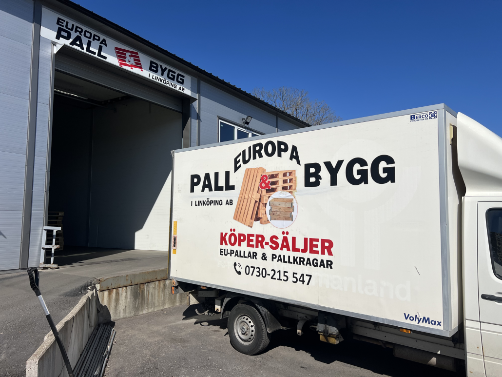 Europapall & Byggs lager och servicebil vid Torvingegatan 19 i Linköping